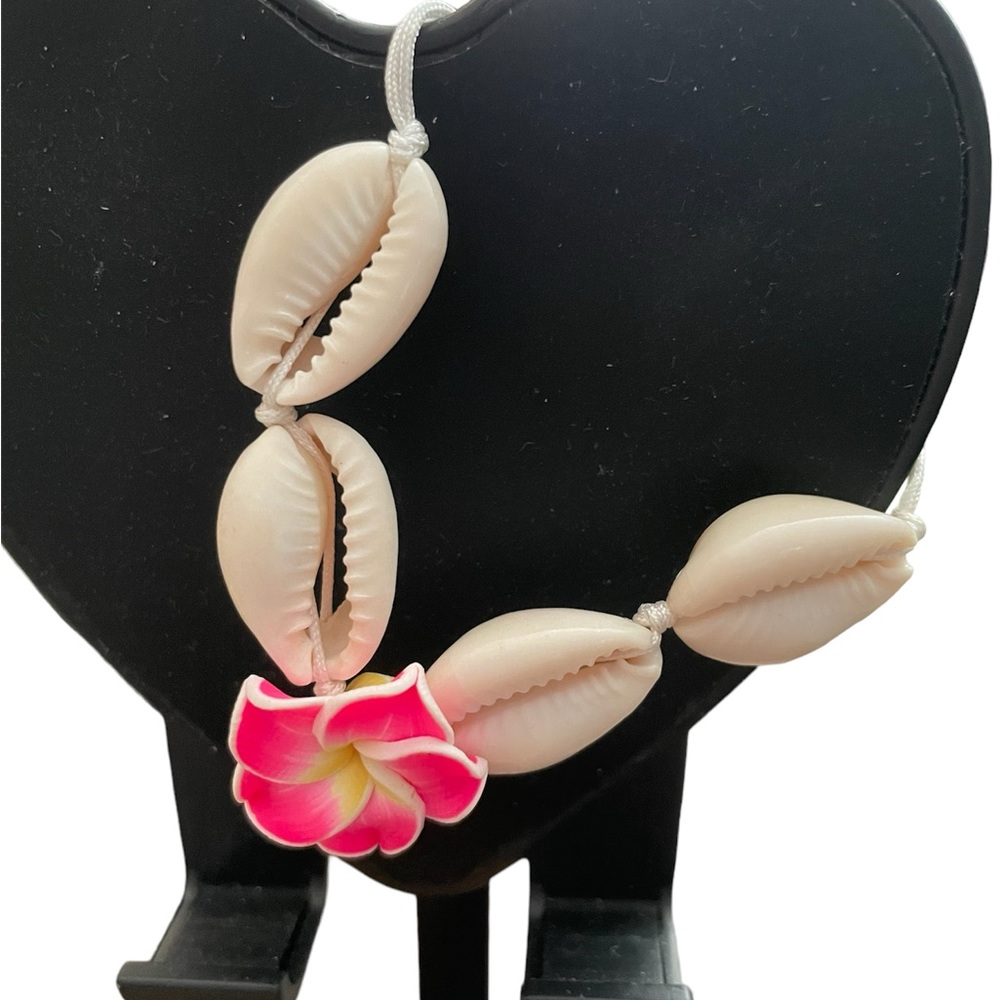 Flower 🌸 shell decor adjustable bracelet